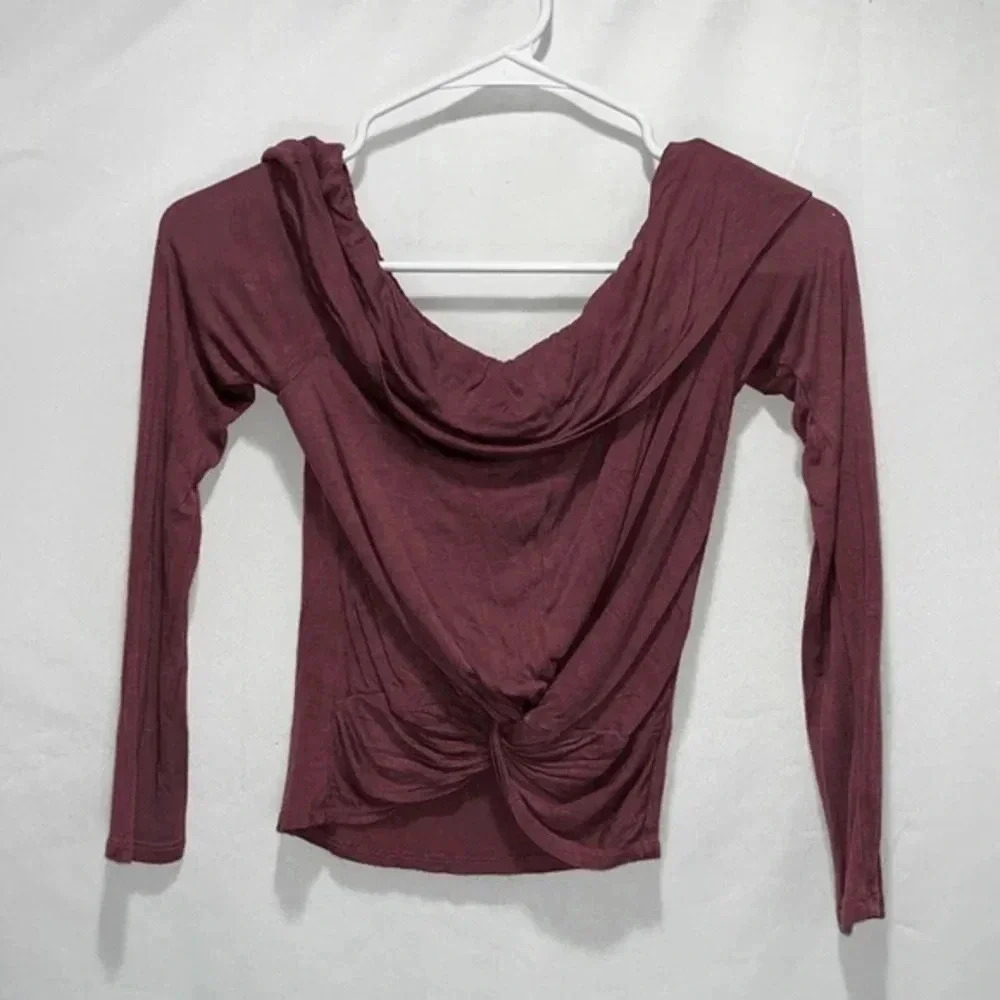 Purple off shoulder top xs Charlotte Russe long sleeve twist front‎ going out